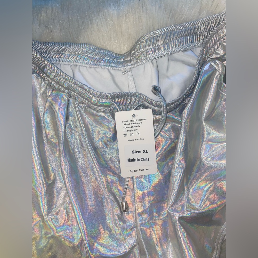 Holographic iridescent metallic shorts - Picture 3 of 8